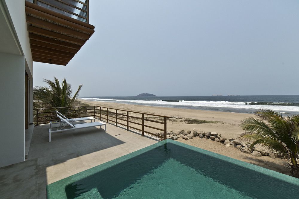 Marea Beachfront Villas Zihuatanejo Exterior photo